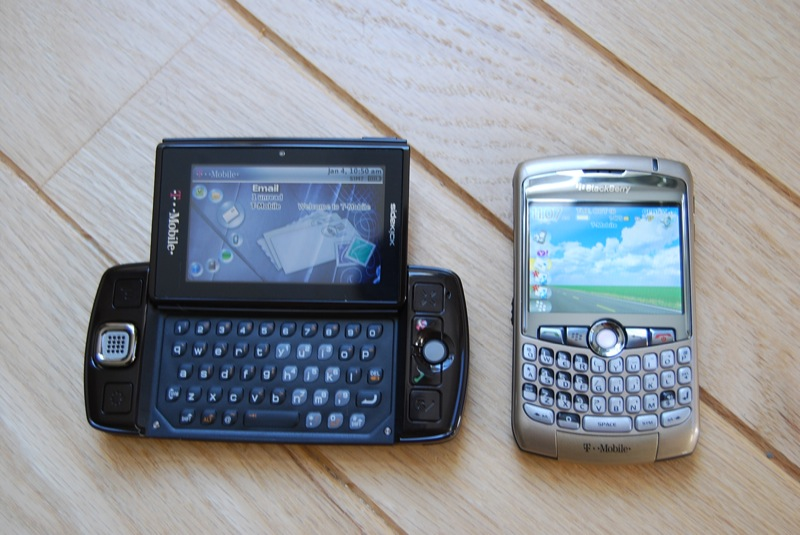 Illustration for article titled Sidekick LX Unboxing Gallery and Sidekick Sizemodo